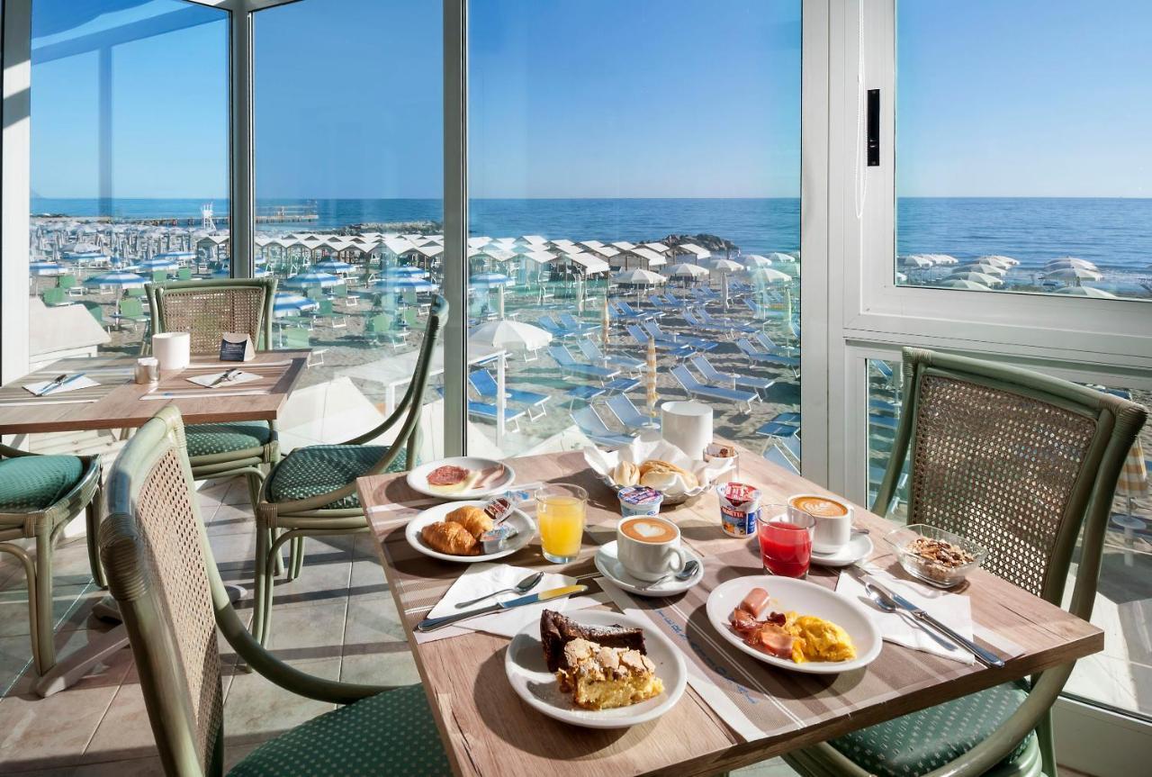 Hotel International Direttamente Sulla Sabbia Misano Adriatico Exterior foto